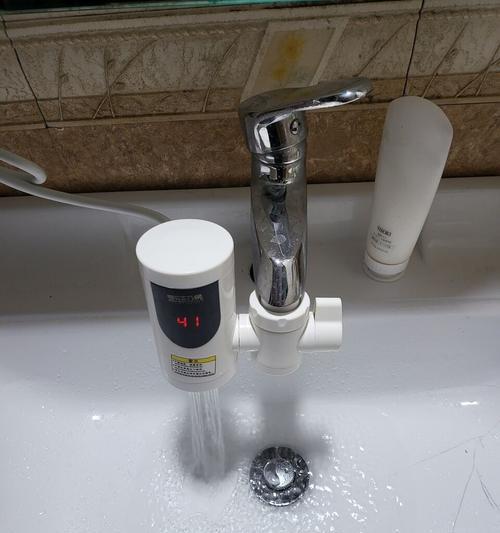 热水器冻坏了怎么修（冬季维修热水器的常见问题与解决方法）