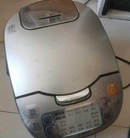 电饭煲跳闸灯不亮的修理方法（解决电饭煲跳闸问题的实用技巧）